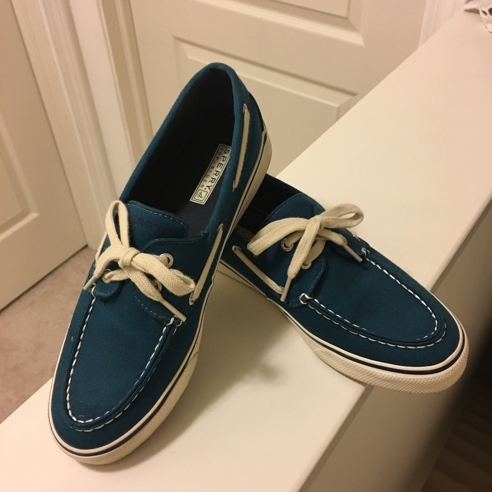 Sperry's 8.5M Bahama Canvas Sneaker